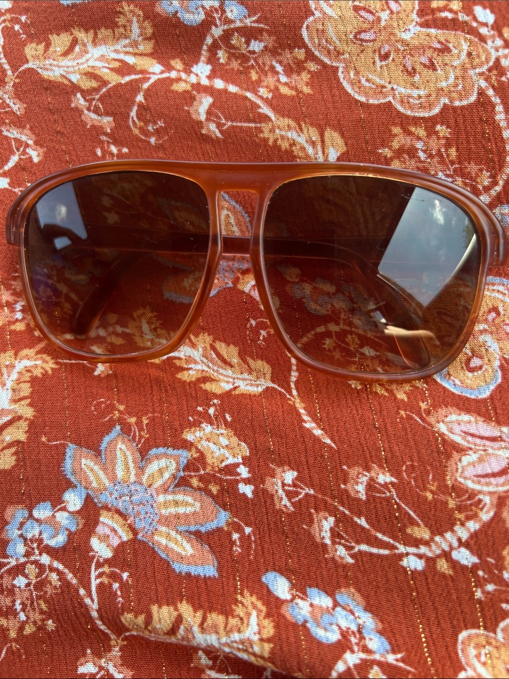 Vintage Retro 70s Unisex Brown Aviator-Style Sunglasses with Tinted Lenses